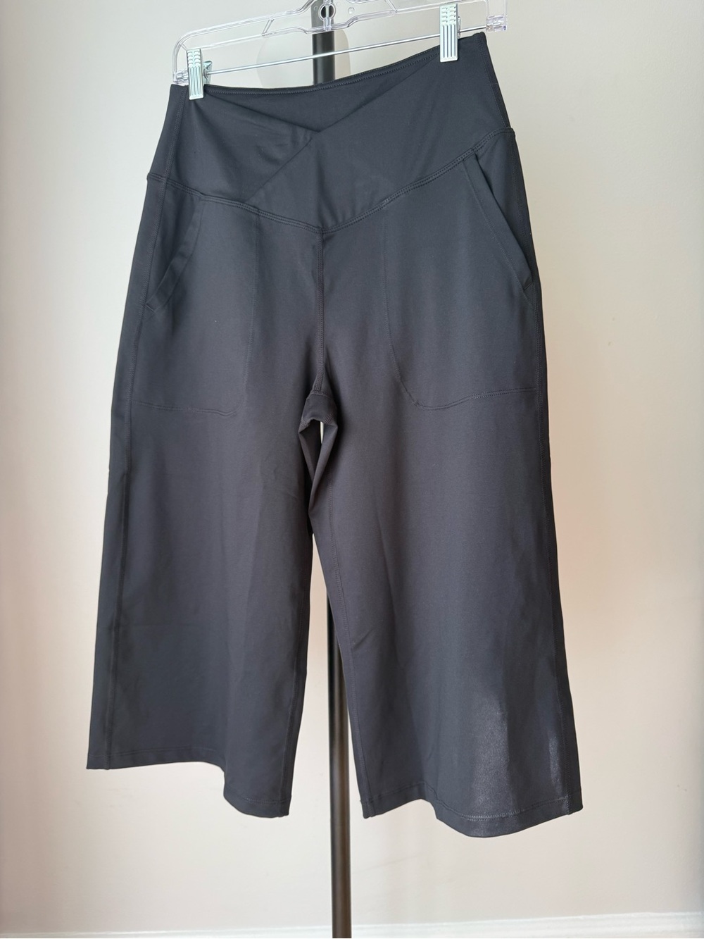 Baleaf Black Wide-Leg Pull-On Pants with V-Waistband M
